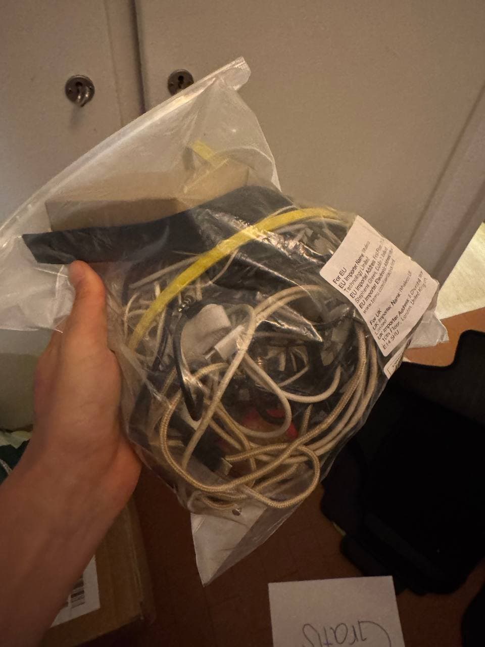 Diverse Kabel und Power Bank