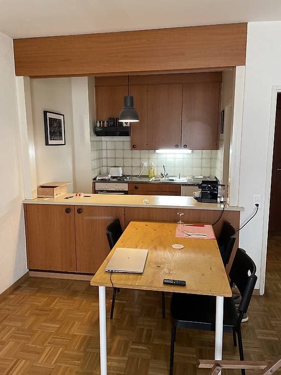 Table à manger en contreplaqué huilé