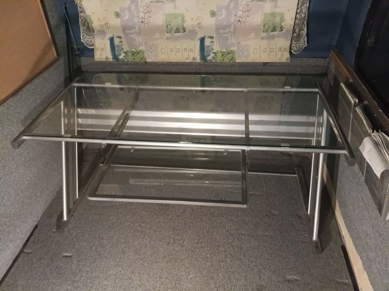 Glas Schreibtisch mit Auszug