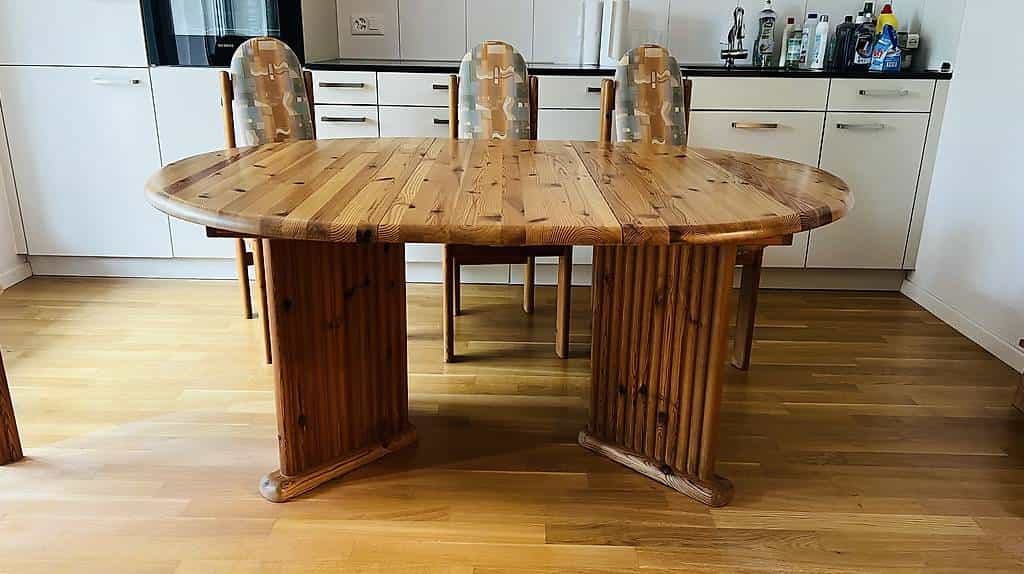 Tisch mit Stühlen GRATIS