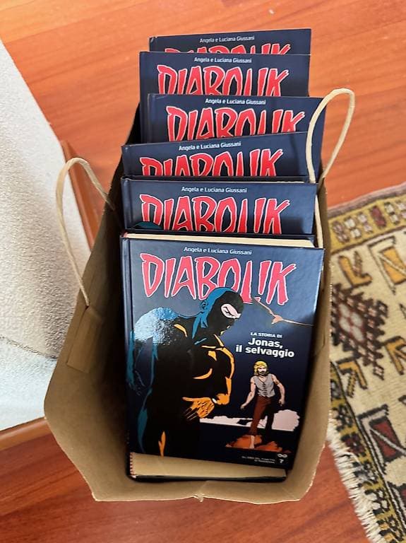 REGALASI collezione libri a fumetti DIABOLIK