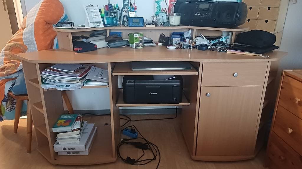Schreibtisch