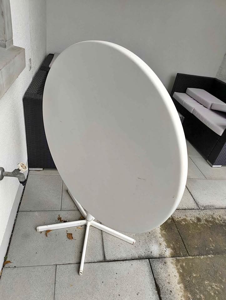 Gratis Gartentisch weiss 100cm