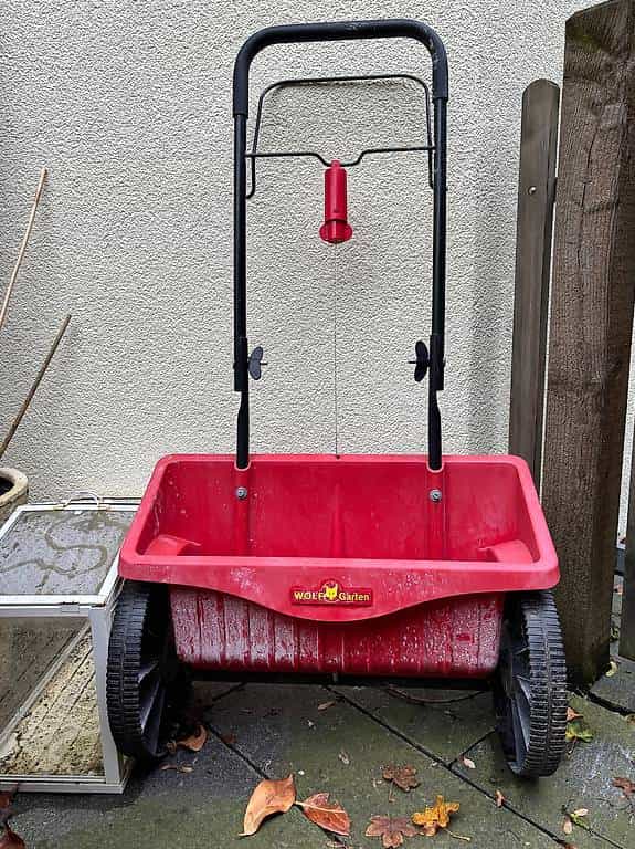 WOLF-Garten Streuwagen (Perfect 430) für Dünger & Rasensaat