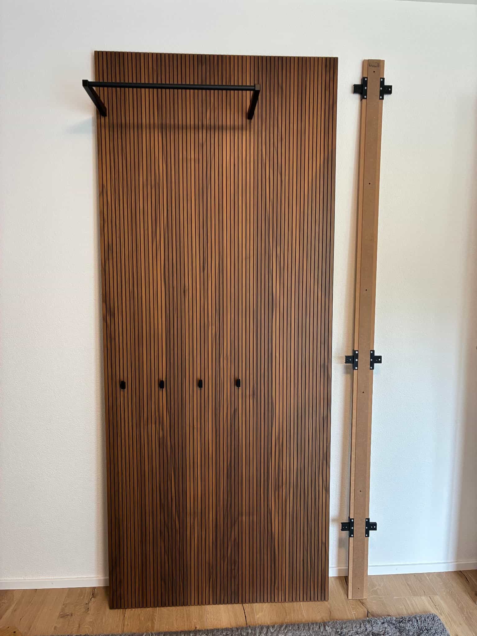 Lamellenpanel, Holz (Garderobe)