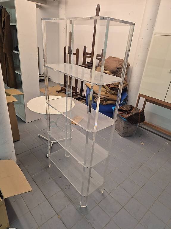 Bibliothèque et console en plexiglas