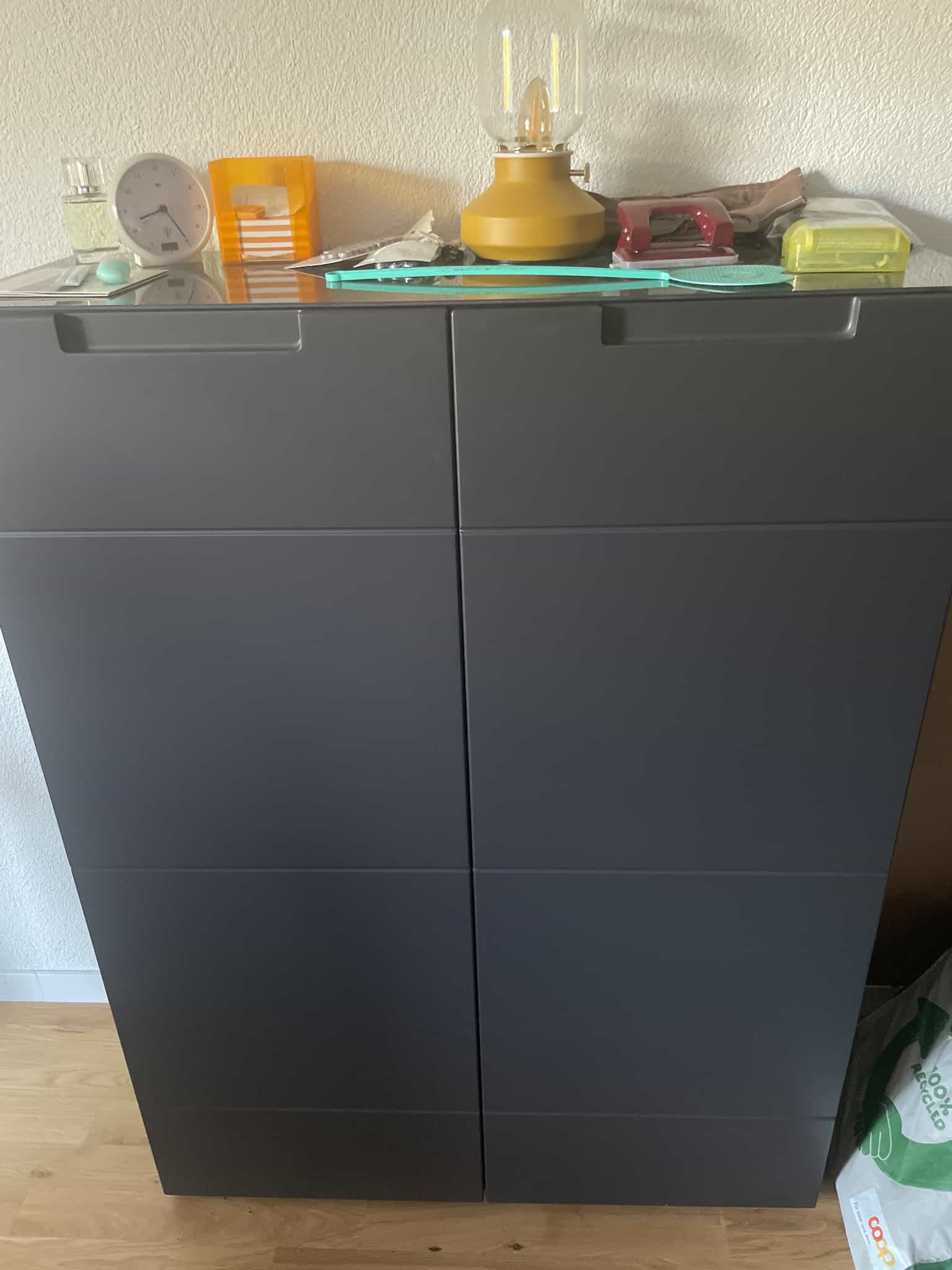 Kommoden und ein Schrank