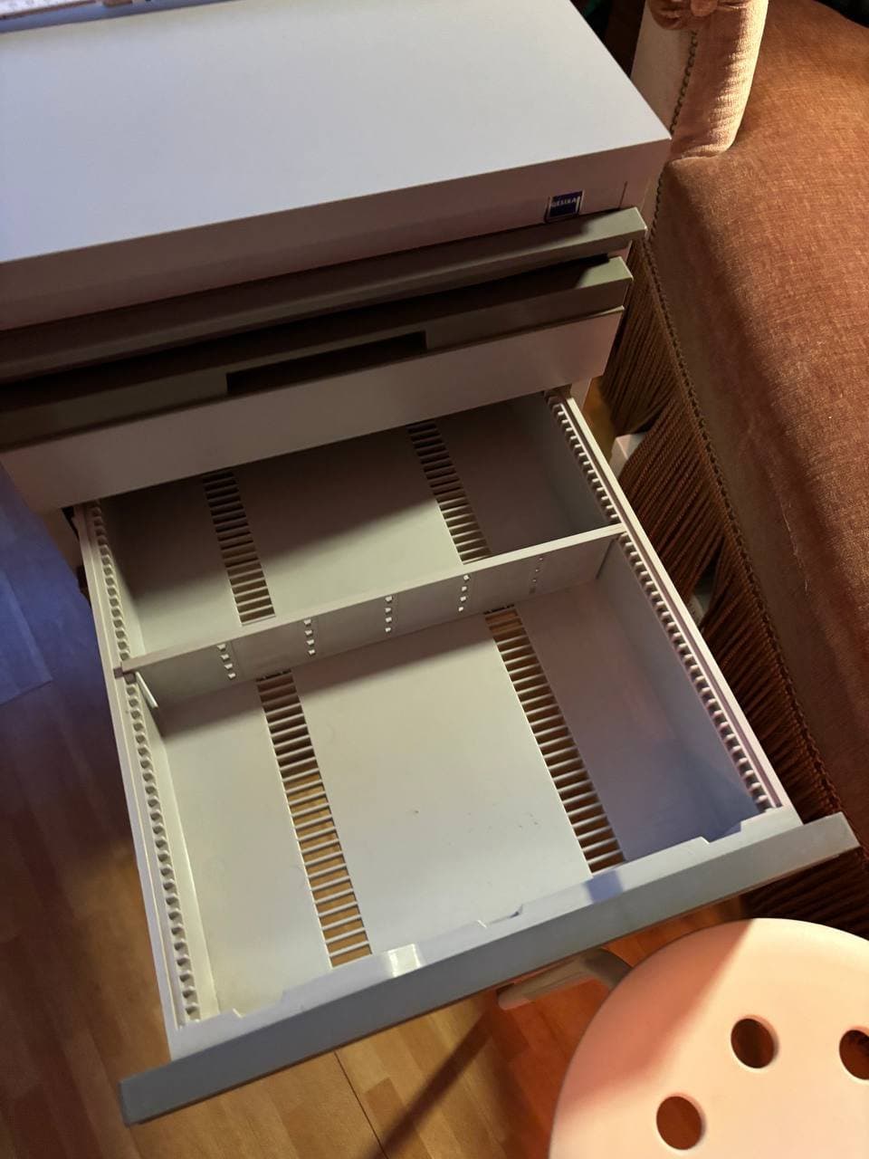 Schreibtisch mit 7 Schubladen