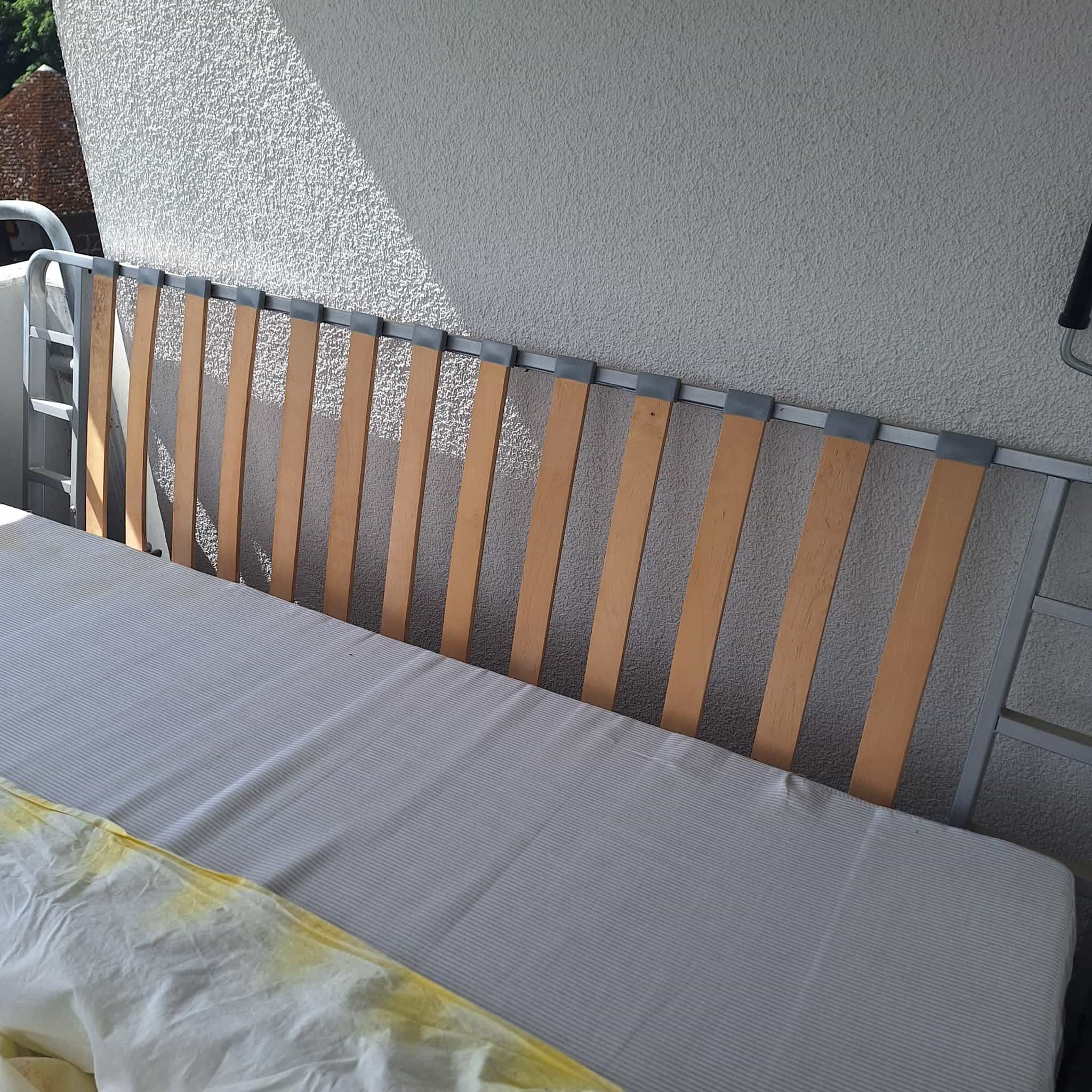 Schlafcouch mit Matratze und Lattenrost, grau