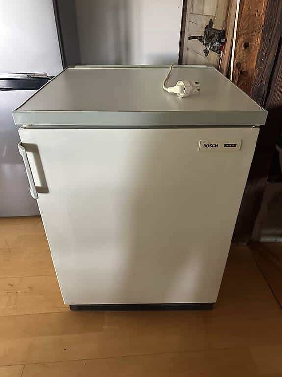 Funktionstüchtiger Kühlschrank zu verschenken
