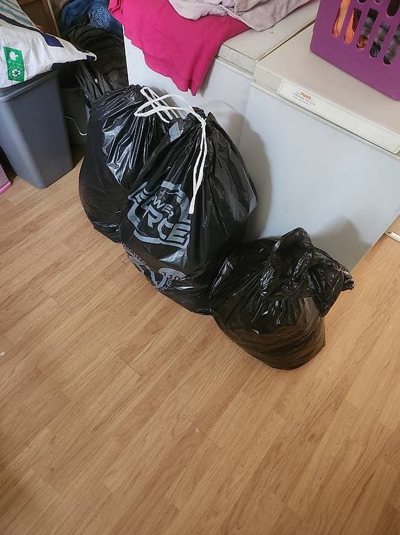 Bonjour je vends 3 sacs d habit pour femme