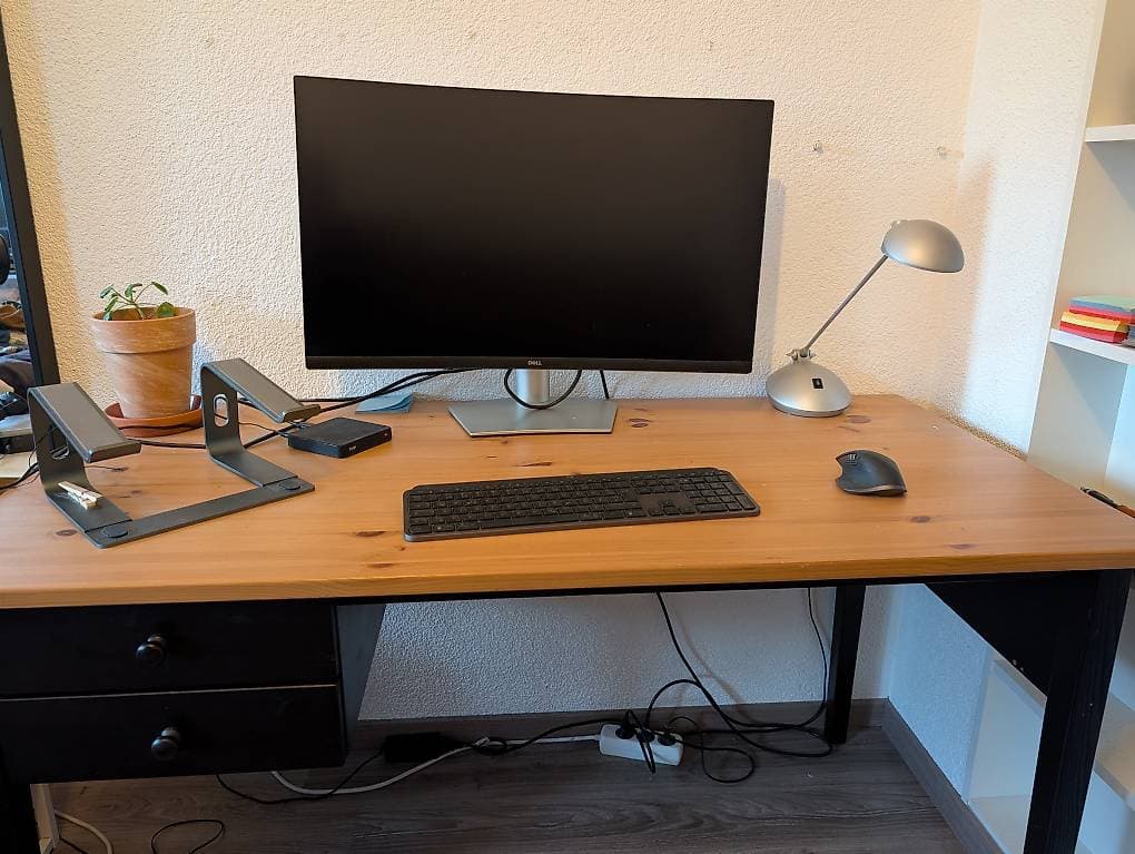 Schreibtisch - zu verschenken