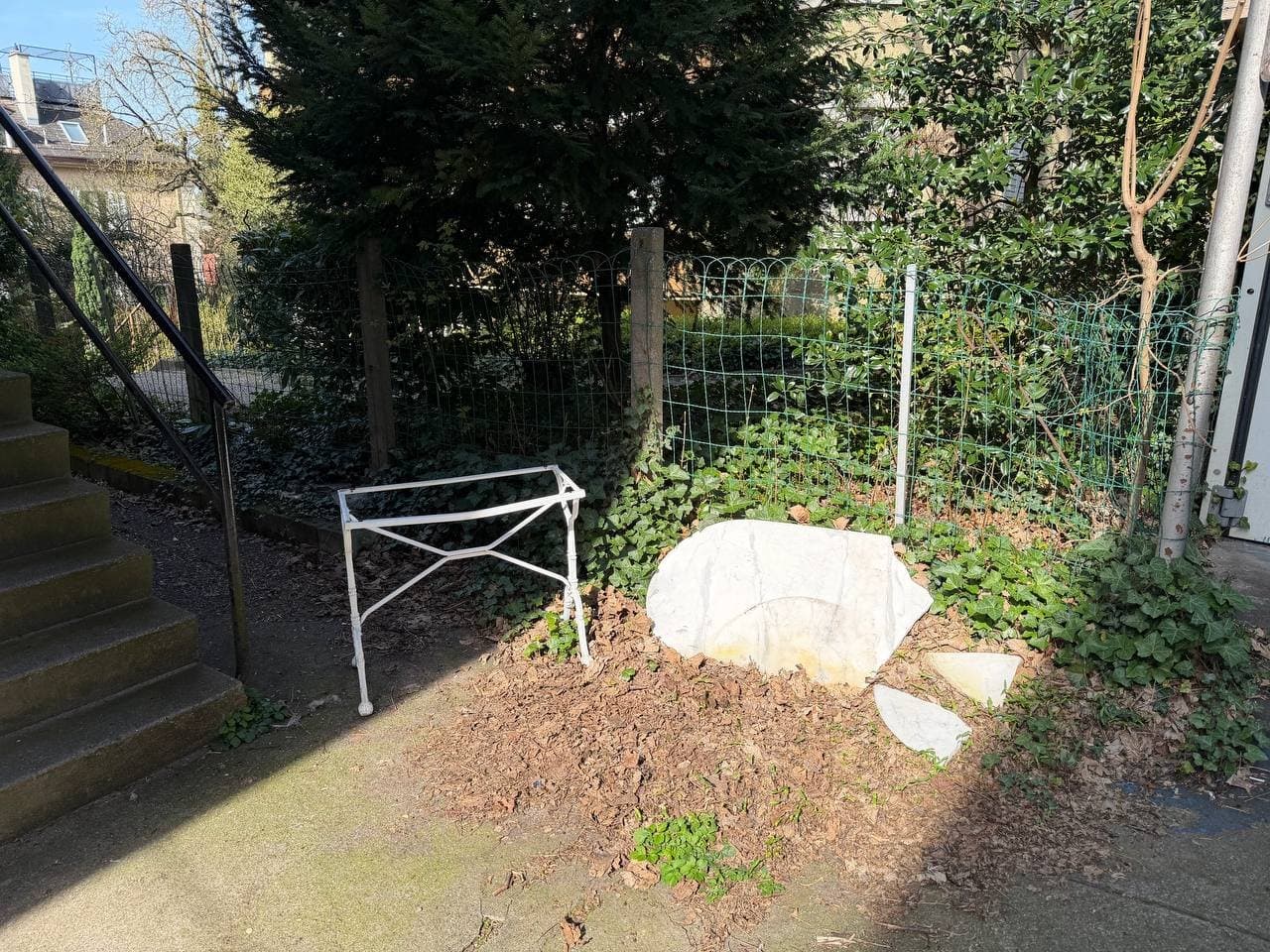 Gartenmöbel und Grillgeräte