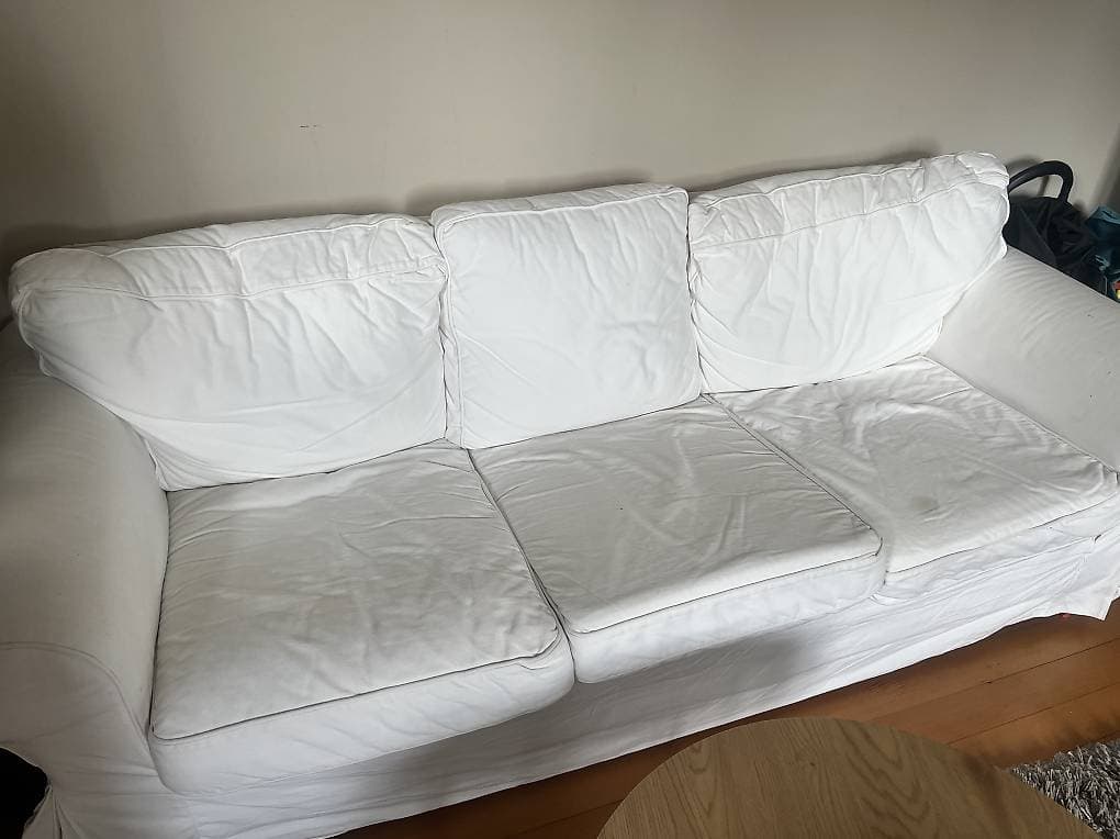 Due divani bianchi Ikea