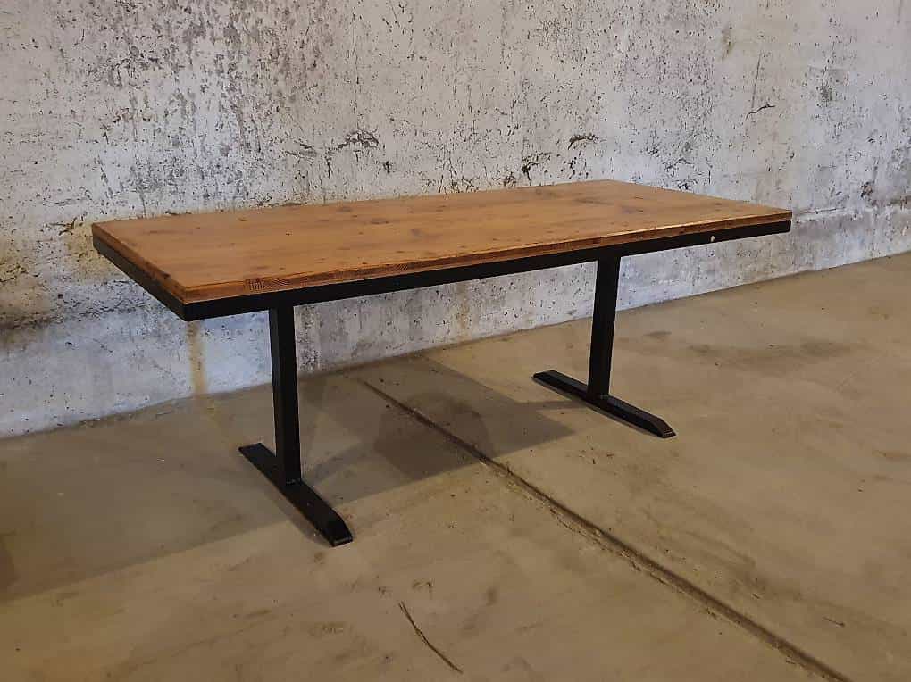 2 verschiedene Clubtischli