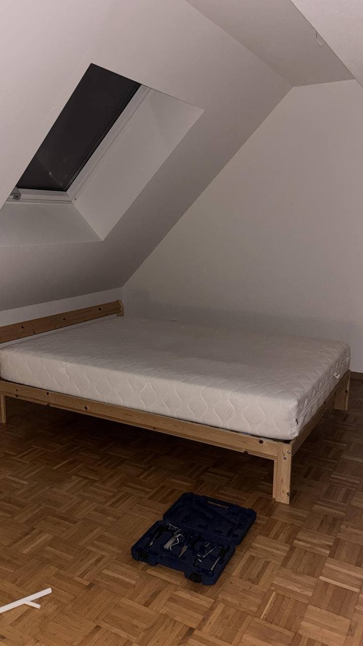 140cm Bettrahmen und Matratze