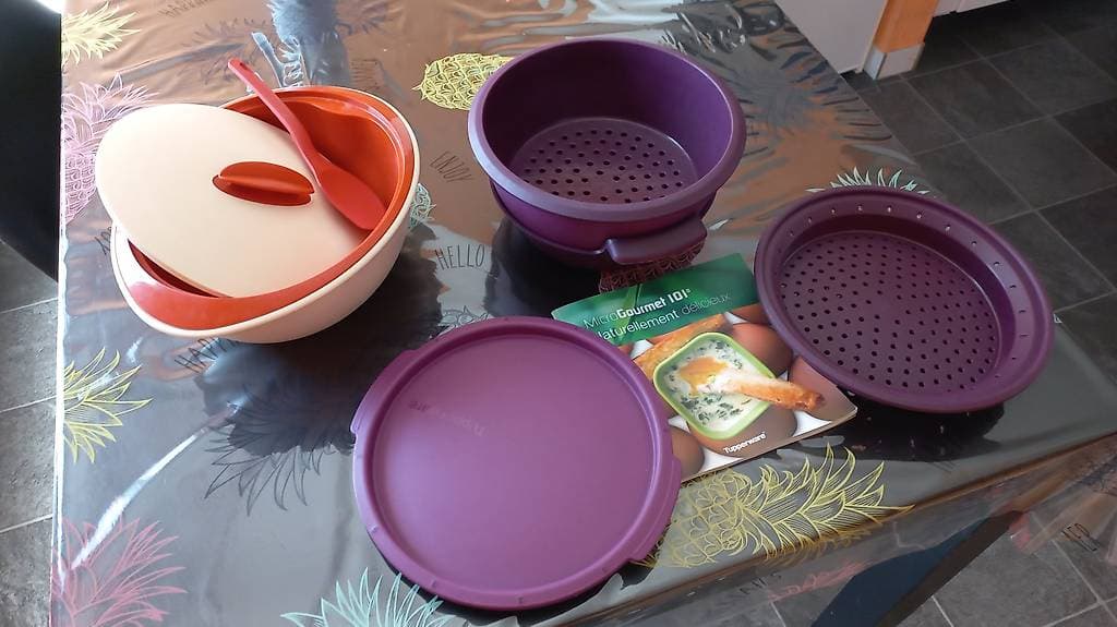 Tupperware pour cuire à la vapeur au micro-ondes