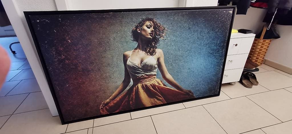 Canvas mit Schattenrahmen - Frau - Latino - Lolita