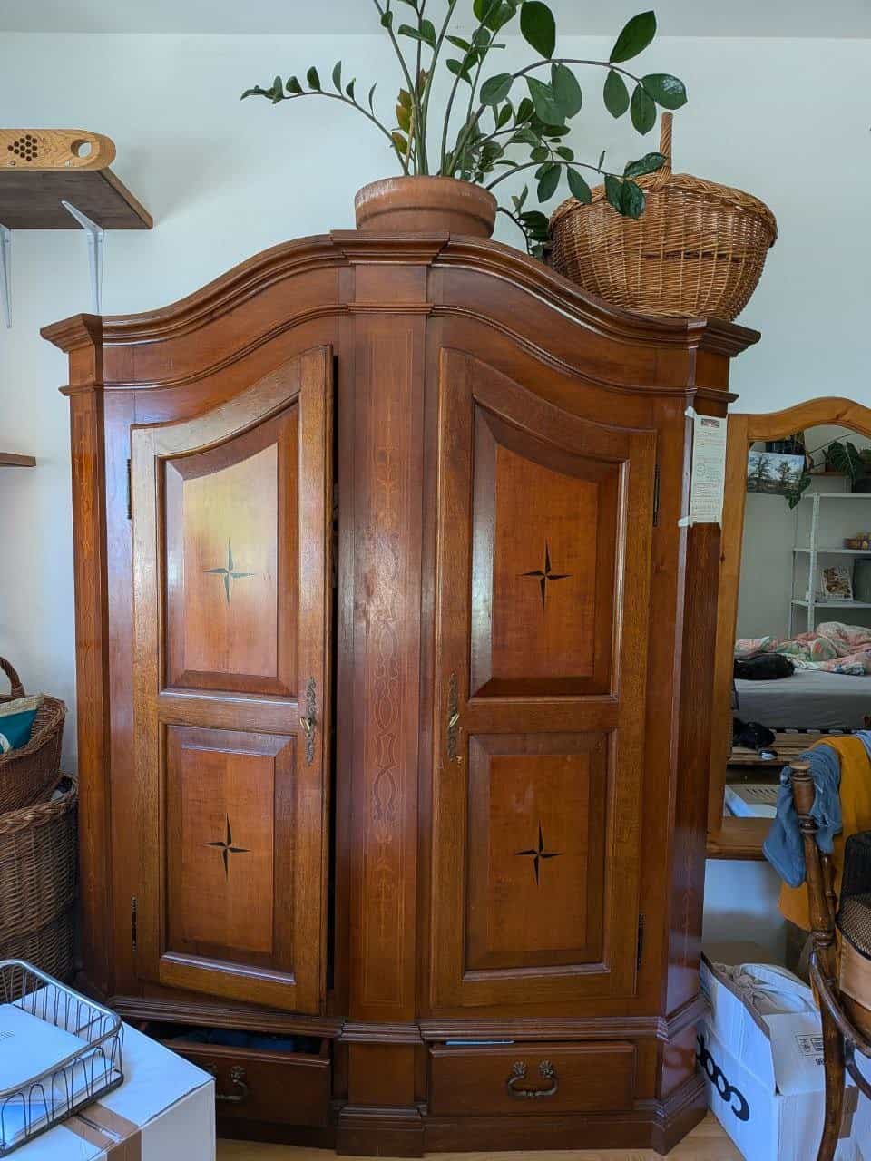 Massivholz Schrank zu verschenken
