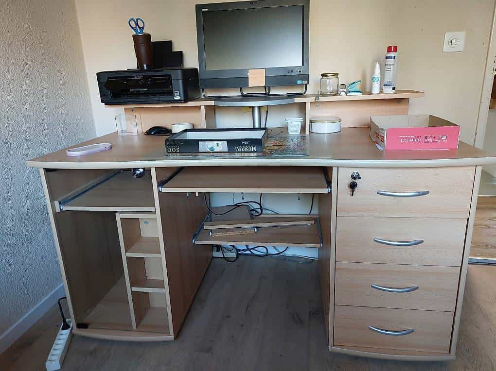Bureau 150 x 70 cm à donner