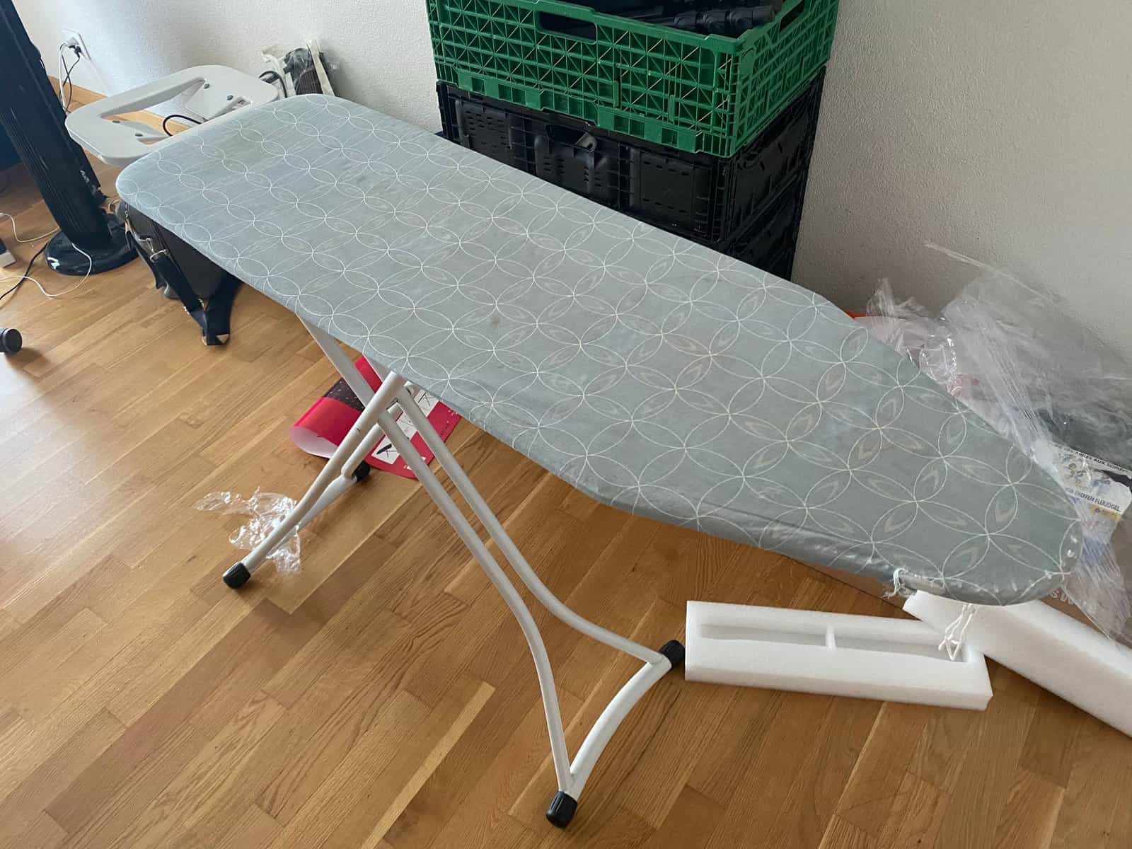 Canapé 250cm avec rangement + tables basses + planche à repasser