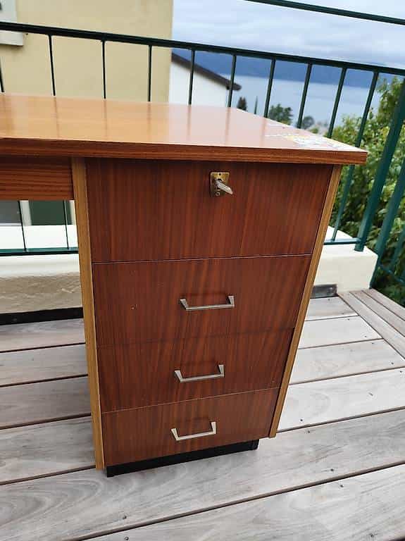 Bureau à donner