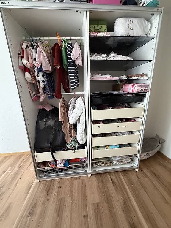 Kleiderschrank