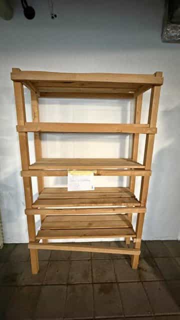 1 Holzgestell 100x40x180cm / 1 Metallgestell 100x30x200cm / Gratis