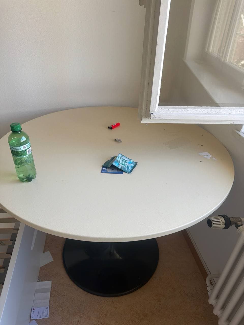 Weisser Beistelltisch