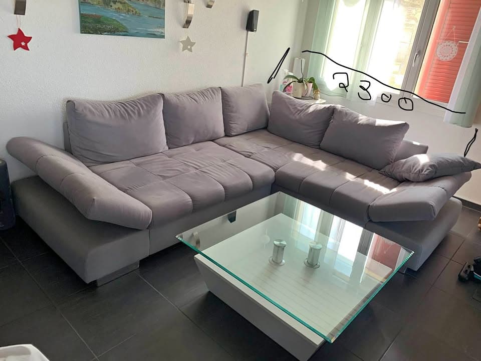 Polstergarnitur +Salontisch gratis abzugeben in Frieswil guter Zustand muss abgeholt werden