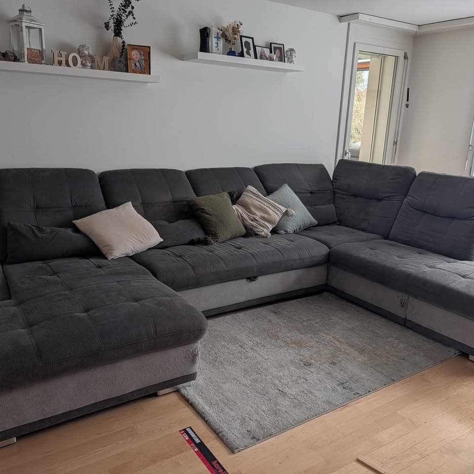 Grosse Sofalandschaft abzugeben