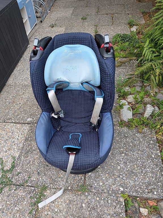 Kindersitz MaxiCosi ohne Isofix (ca. 9M - 4j)