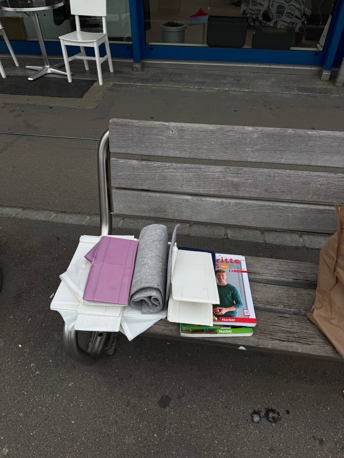 Bücher und Schreibmaterialien