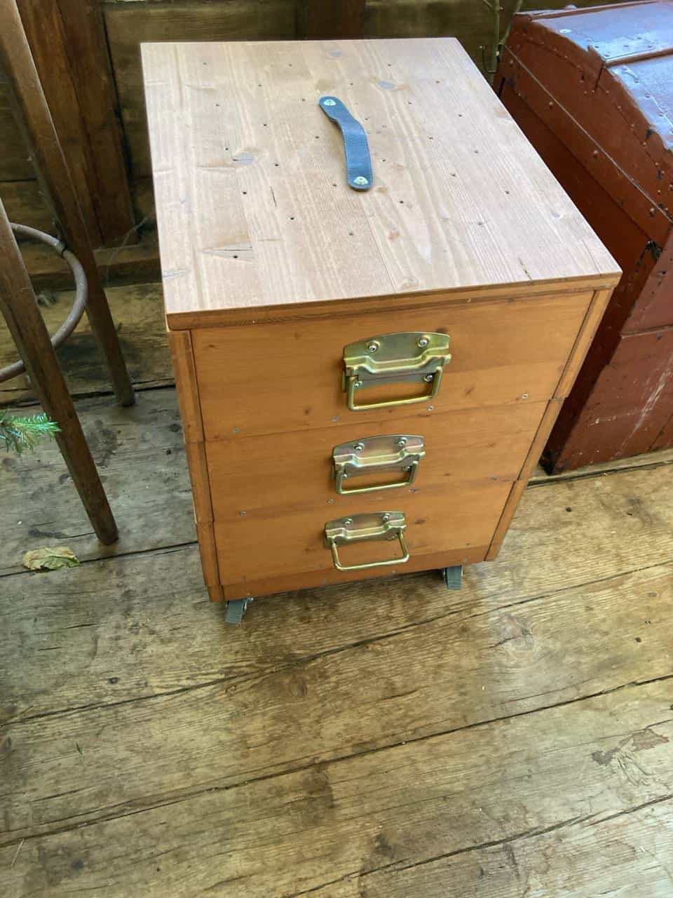 Wurmkiste aus Holz auf Rädern, gratis