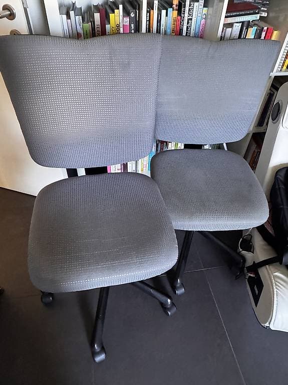 Zwei Bürostühle