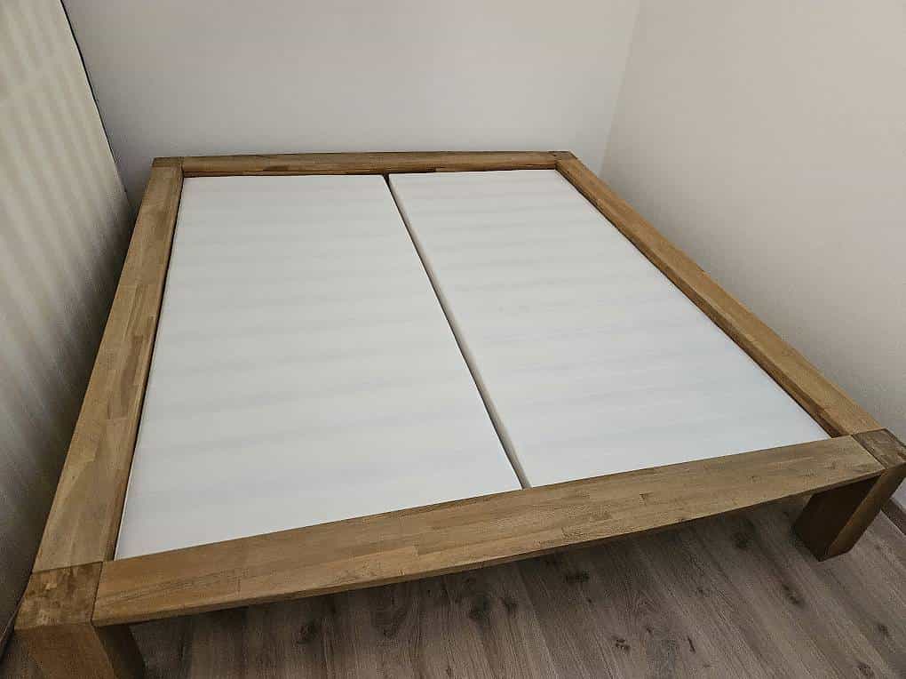 Cadre de lit 180x200 bois à donner