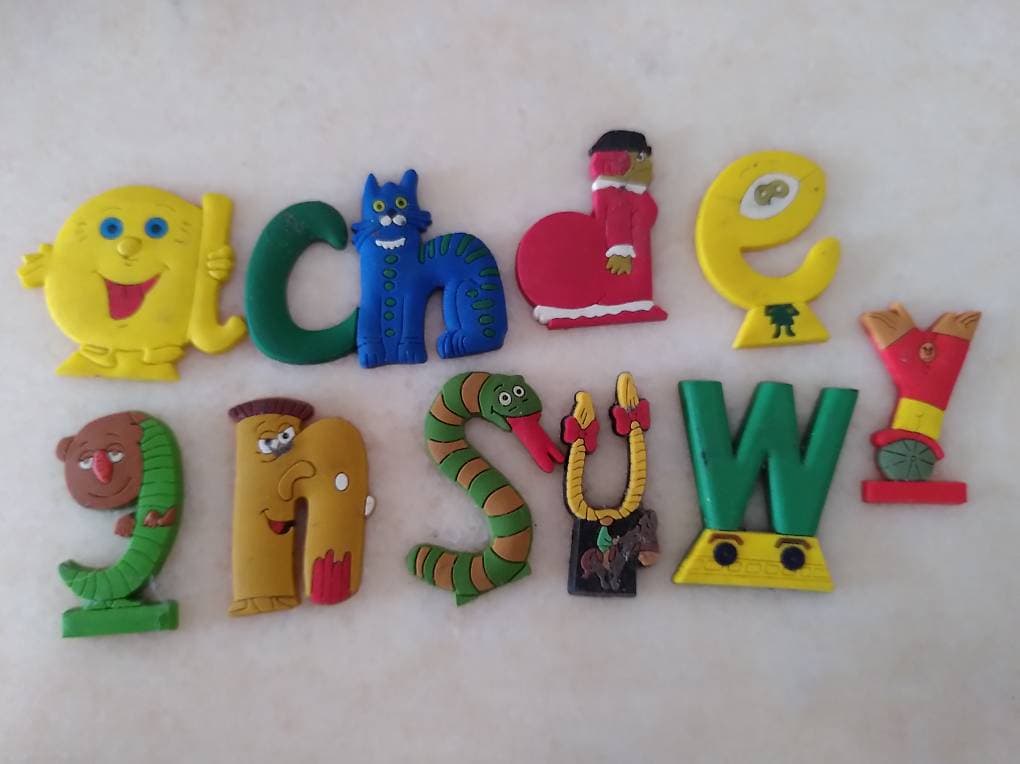 10 alphas en plastique, magnétiques