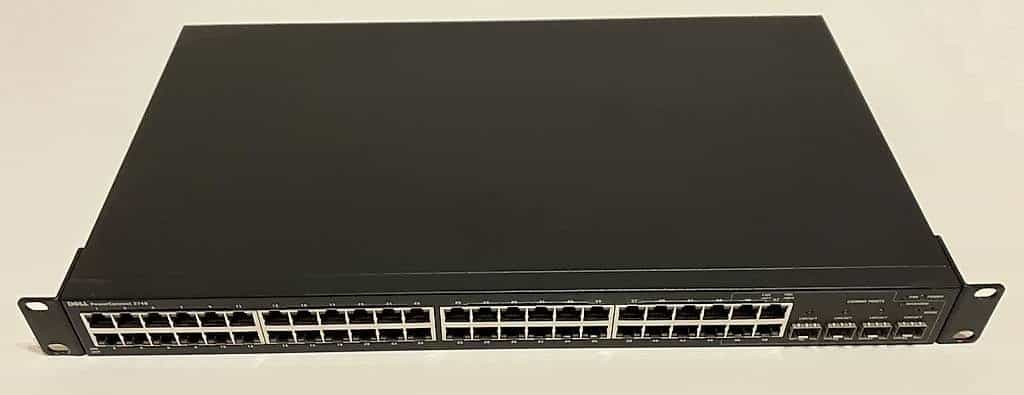 Switch Dell PowerConnect 2748 (à donner)