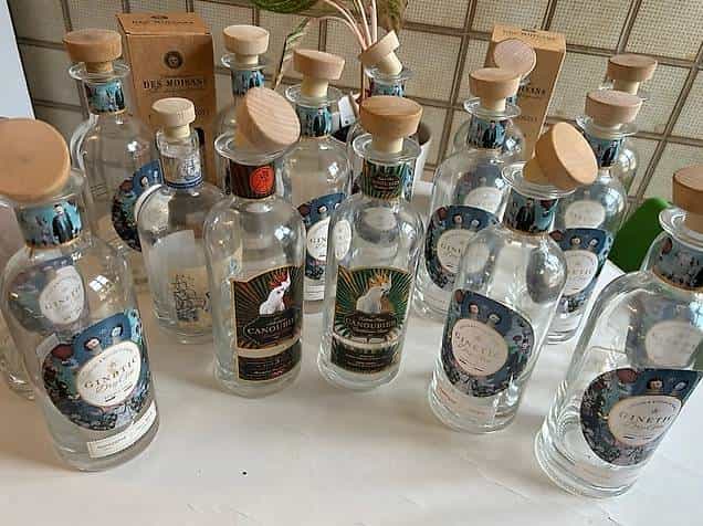 Bouteilles vides - Gin etc. très bon lourd verre