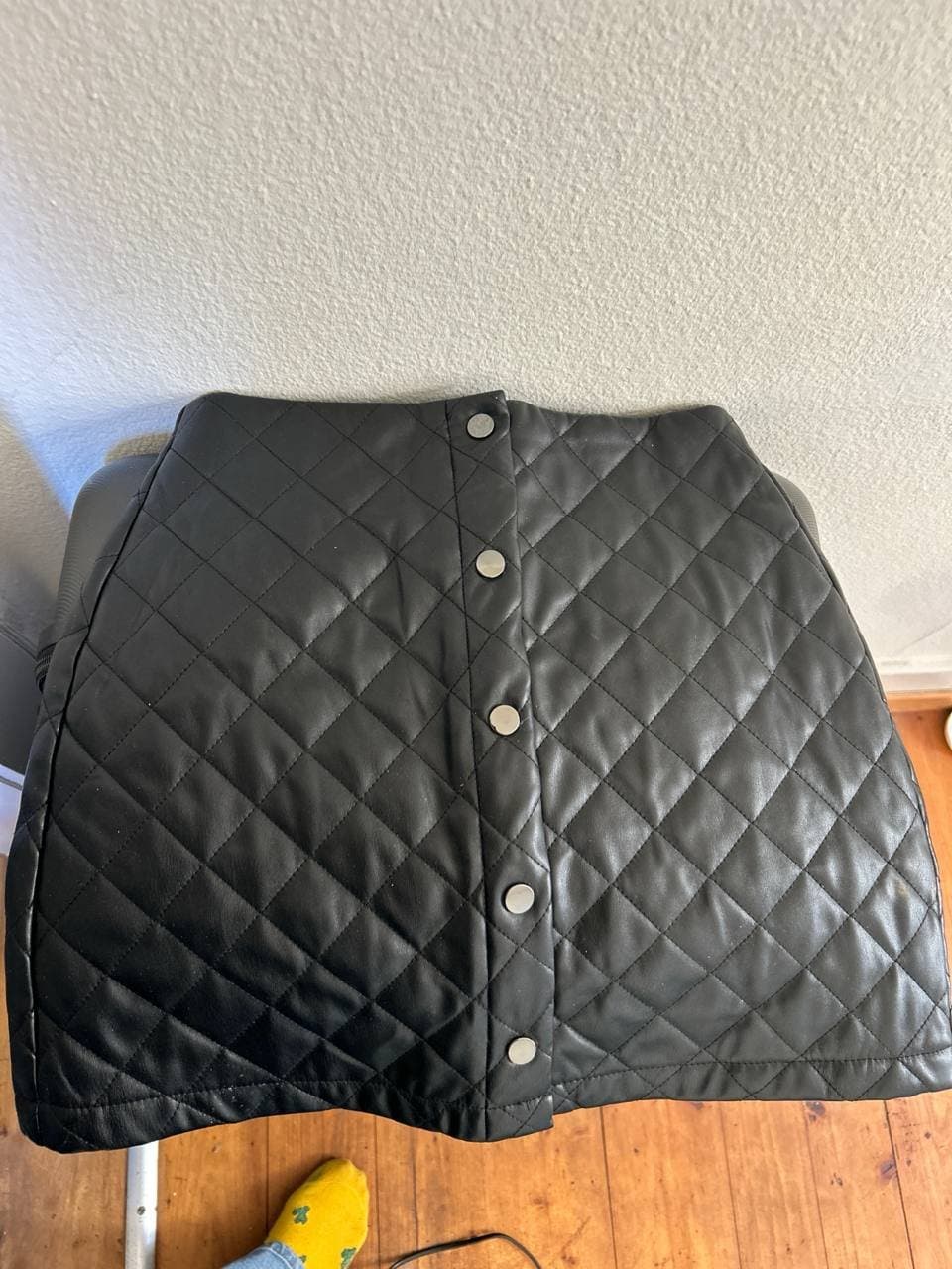 Schwarzer gesteppter Rock