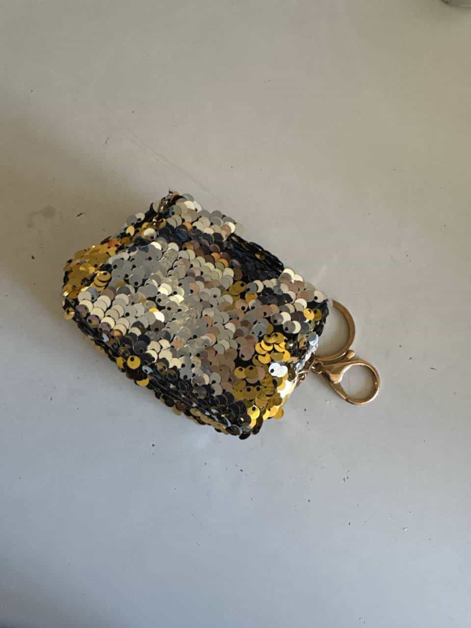 Pailetten Täschchen mit Anhänger