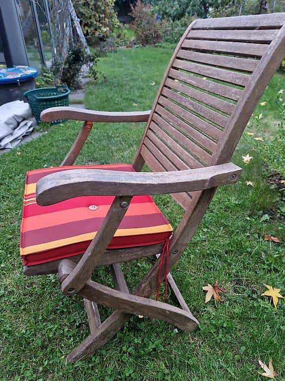4 Gartenstühle mit Sitzkissen