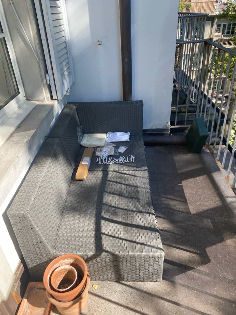 2 Balkonsitze zu verschenken