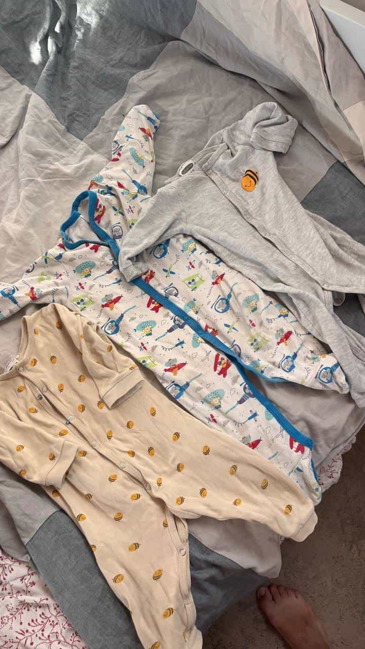 Kiste Babykleidung Gr. 74-80 und 62-68
