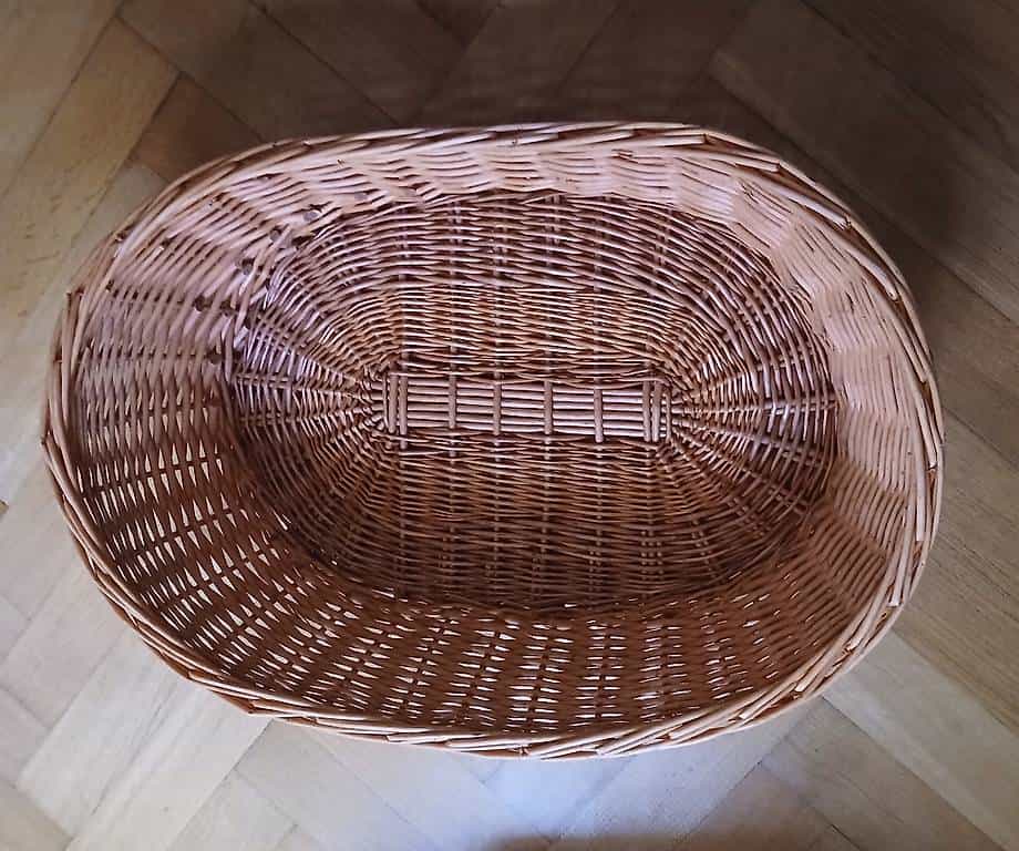 Panier en osier pour chien à donner
