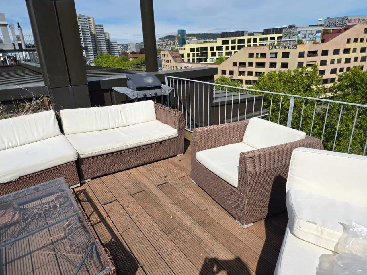 Rattan Lounge mit Tisch gratis