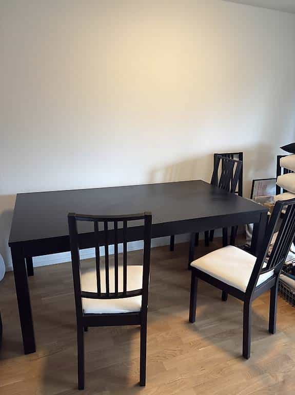 Tisch und 6 stühle