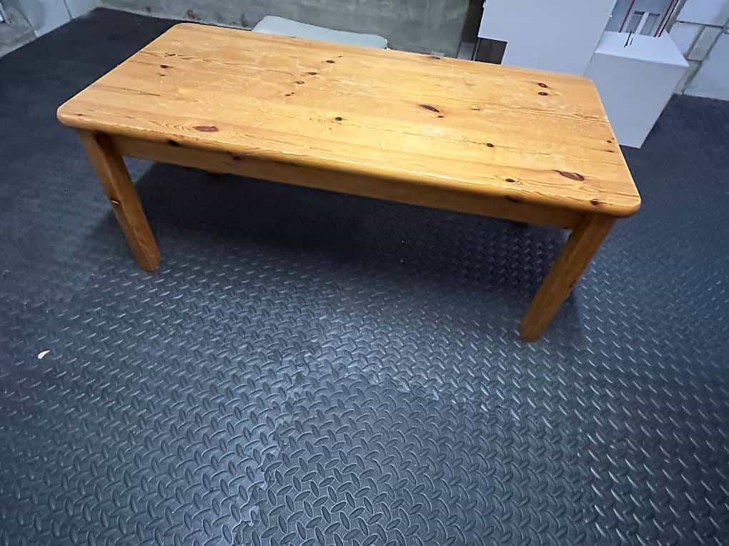 Table basse en pin