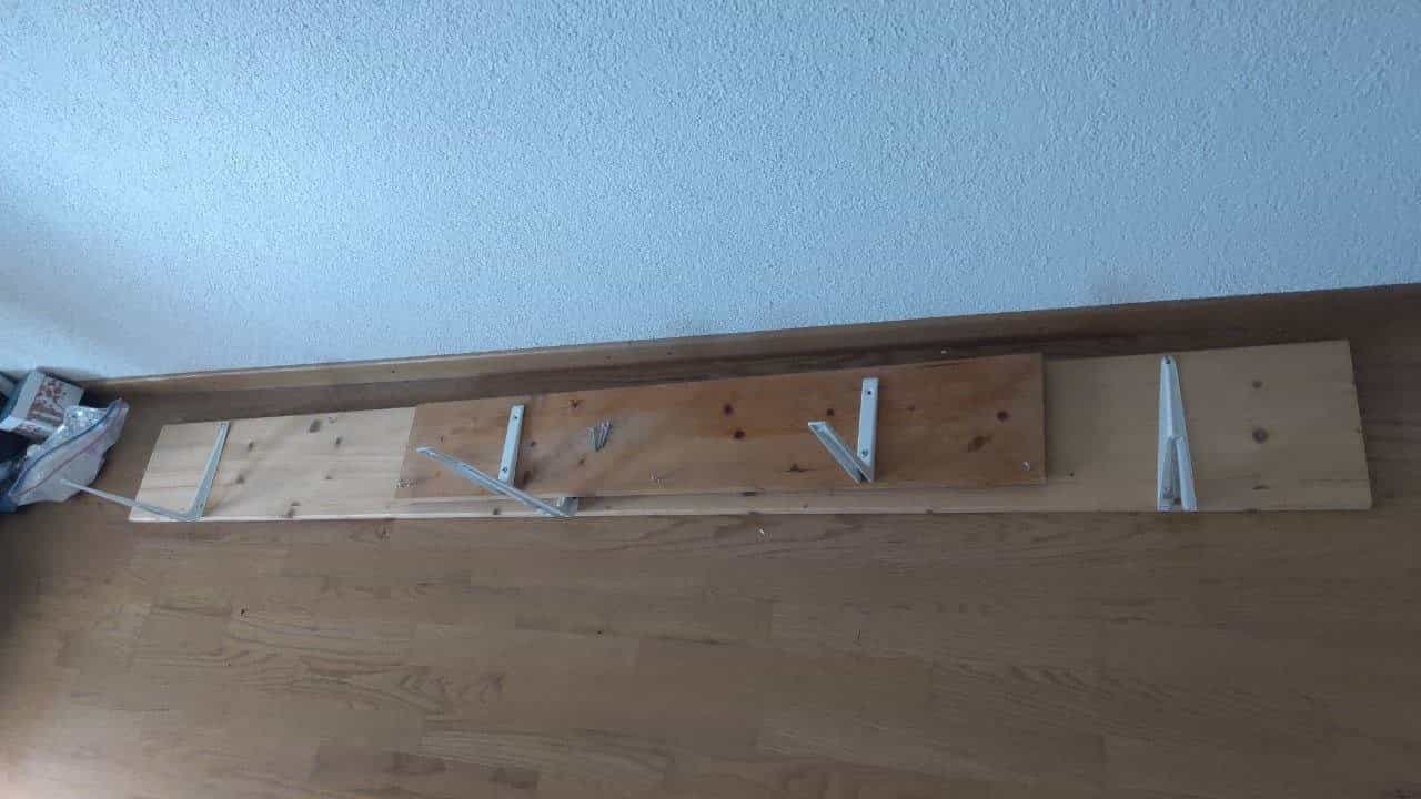 Verschiedene Regalbretter