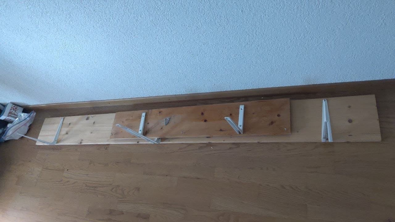 Verschiedene Regalbretter
